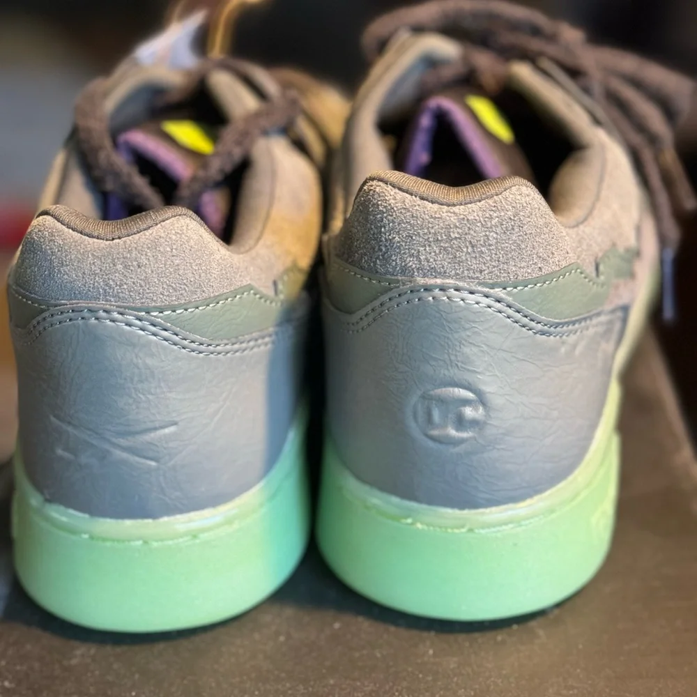 Men’s Reebok Sneakers - Picture 2 of 7
